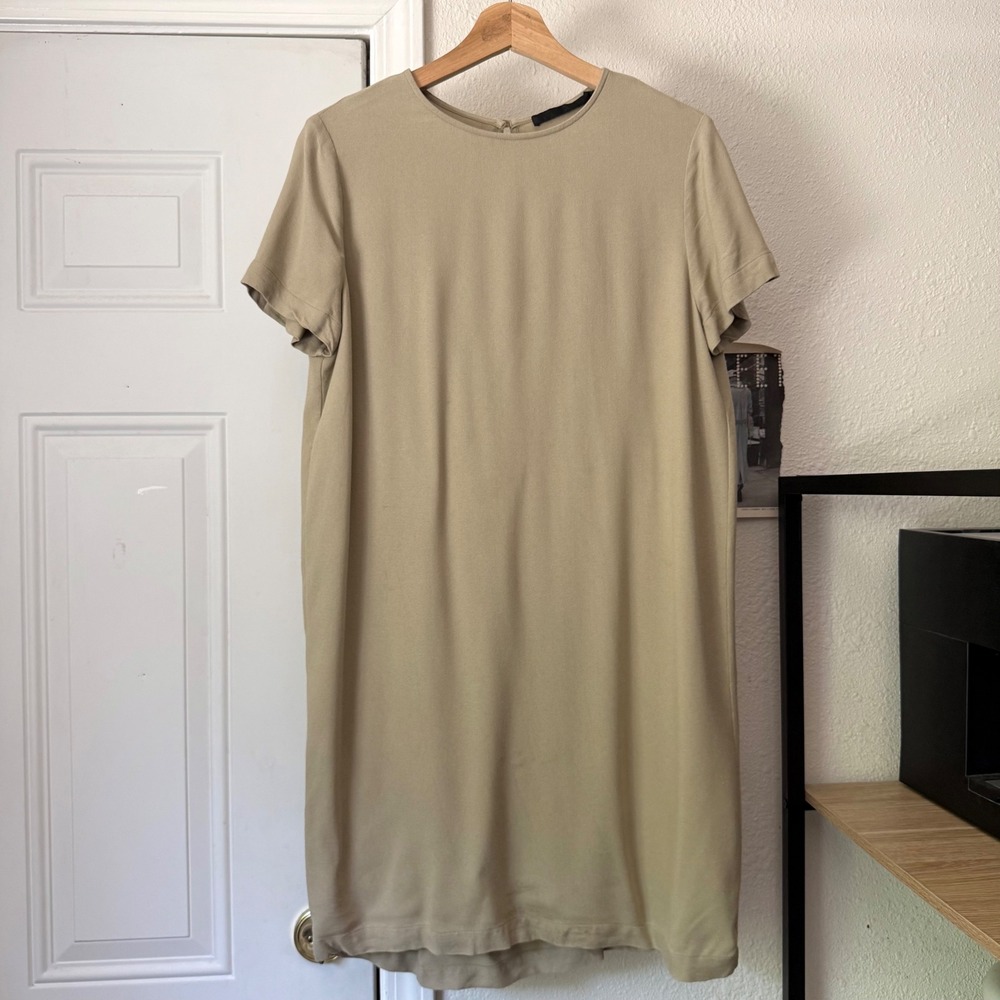 JENNI‎ KAYNE tan khaki short sleeve viscose keyhole back mini dress
